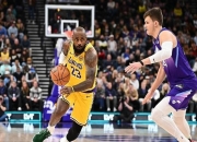 开云体育app-爵士客场惨败湖人，高质量对抗激烈