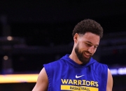 开云体育在线-汤普森重回勇士队备战下一场比赛