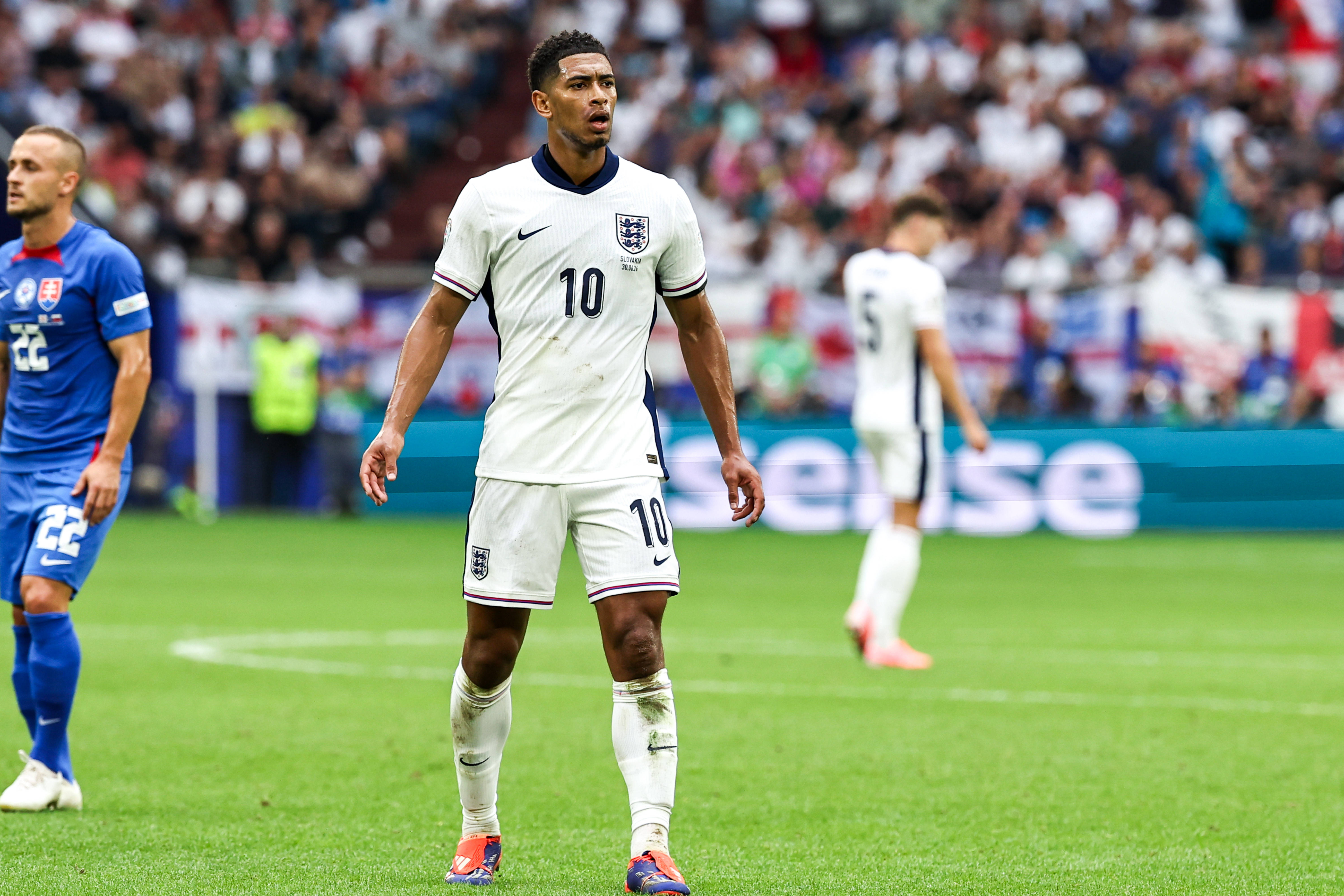 比利时中卫神奇破门，惊艳球场一战的简单介绍