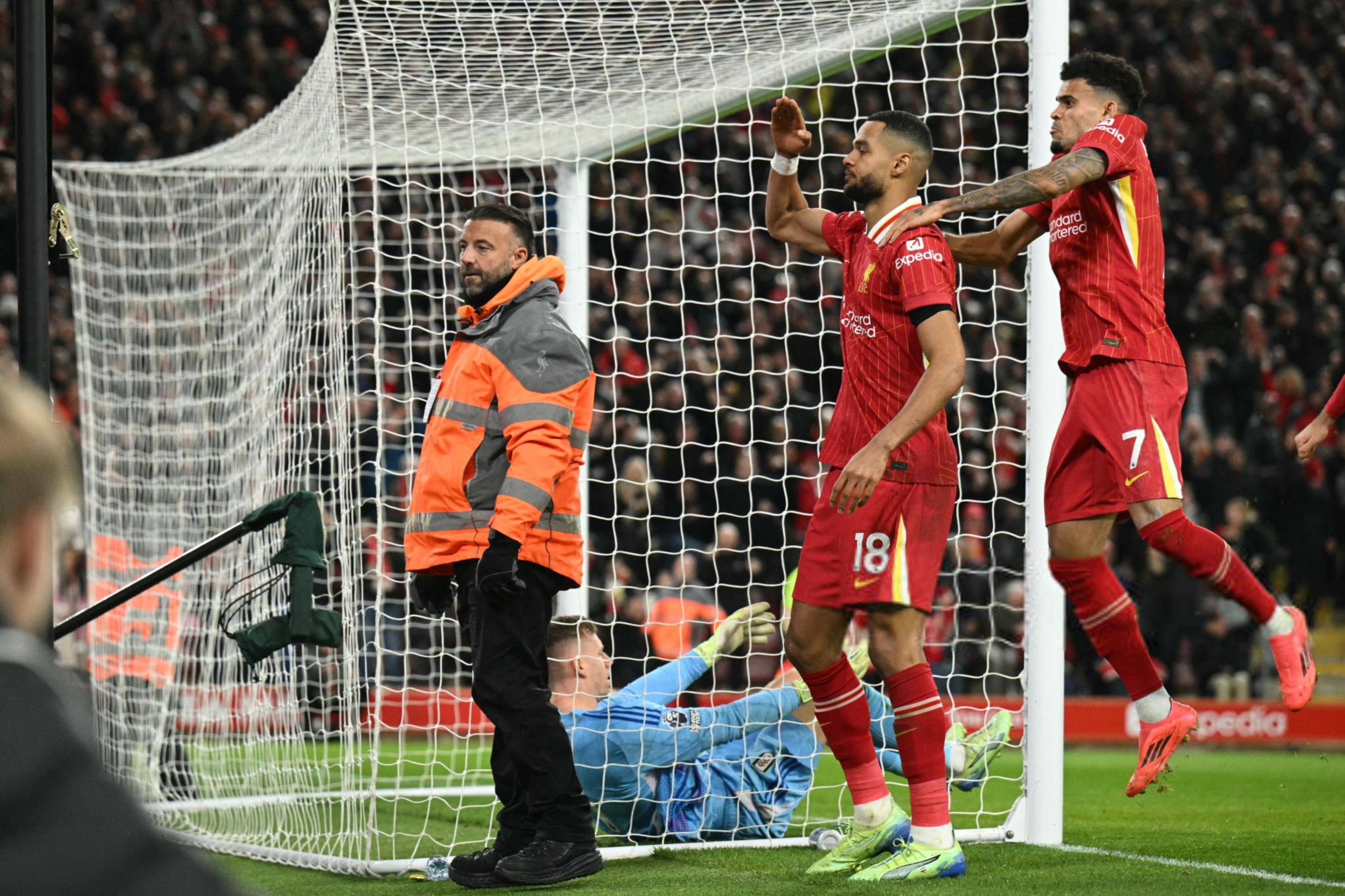 利物浦后防线失误频频,连续两轮未能拿到胜利 利物浦后防线失误频频,连续两轮未能拿到胜利