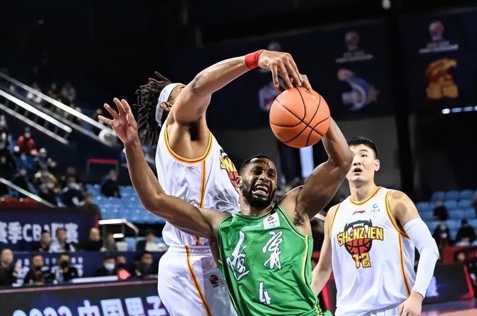 包含纷繁对决引爆观赏尖峰，球队之间鏖战难分高下的词条