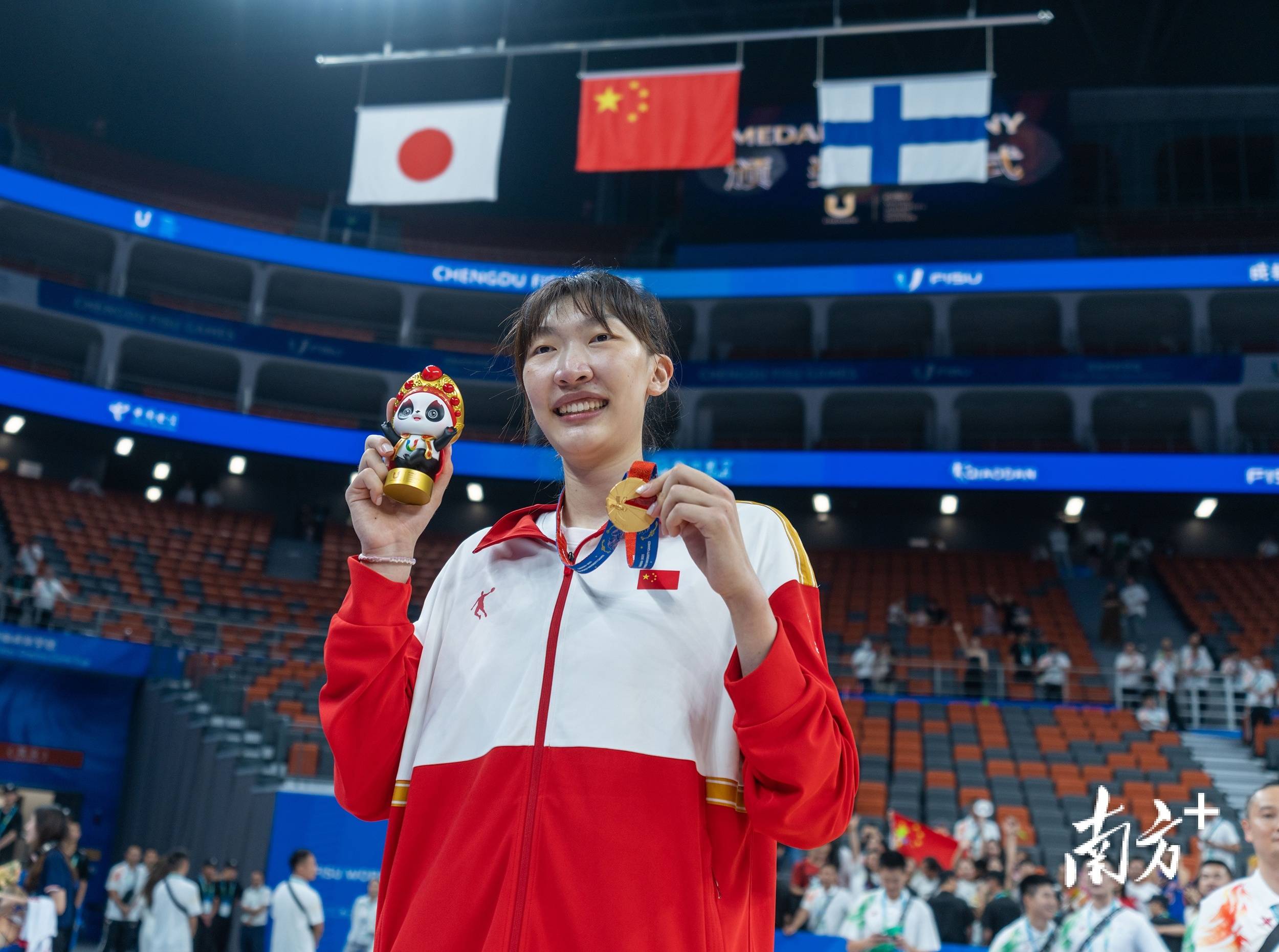 国内杯赛球场上，女队员展现出色实力的简单介绍