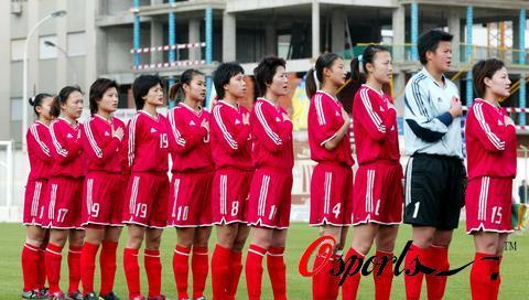 包含阿尔及利亚队女足再次站上冠军领奖台的词条