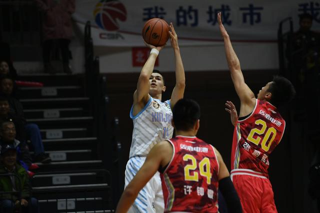 关于篮球赛场强强对话,冠军之争谁能笑到最后?的信息 关于篮球赛场强强对话,冠军之争谁能笑到最后?的信息