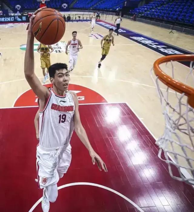 关于篮球赛场强强对话,冠军之争谁能笑到最后?的信息 关于篮球赛场强强对话,冠军之争谁能笑到最后?的信息