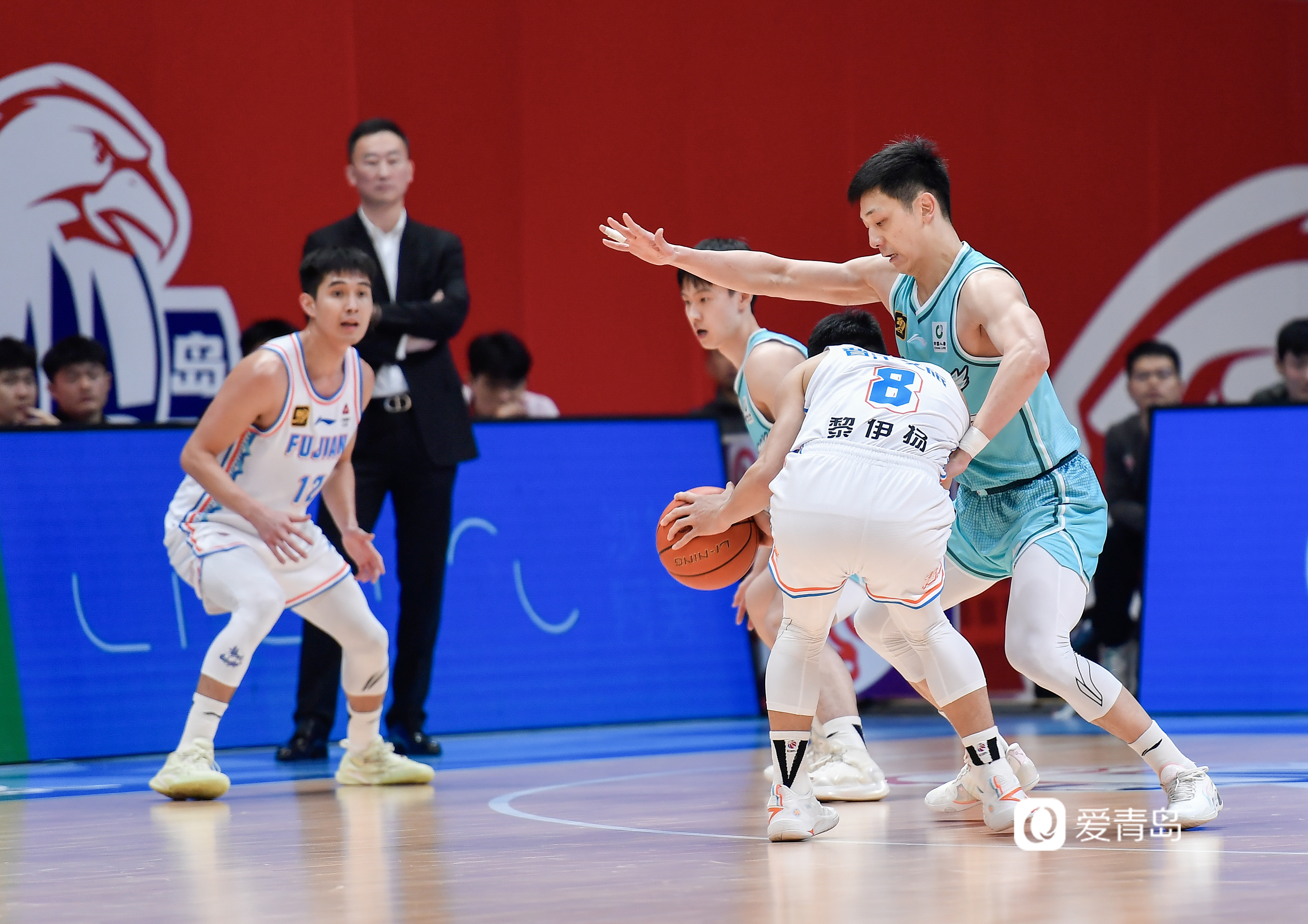 青岛男篮主场大胜吉林队欲冲刺榜首的简单介绍 青岛男篮主场大胜吉林队欲冲刺榜首的简单介绍