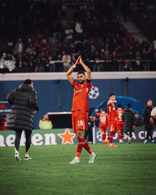 一支实力雄厚的球队在比赛中受挫 一支实力雄厚的球队在比赛中受挫