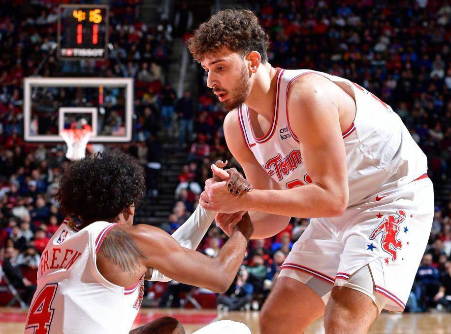 关于真金不怕火炼,火箭球队坚持训练的信息 关于真金不怕火炼,火箭球队坚持训练的信息