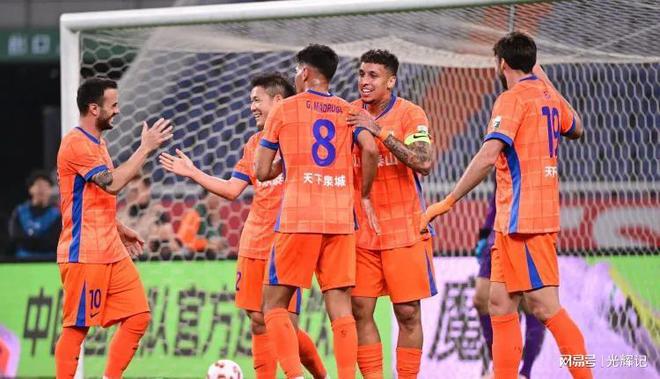 关于上海绿地申花主场大胜山东鲁能，稳定积分榜第四的信息