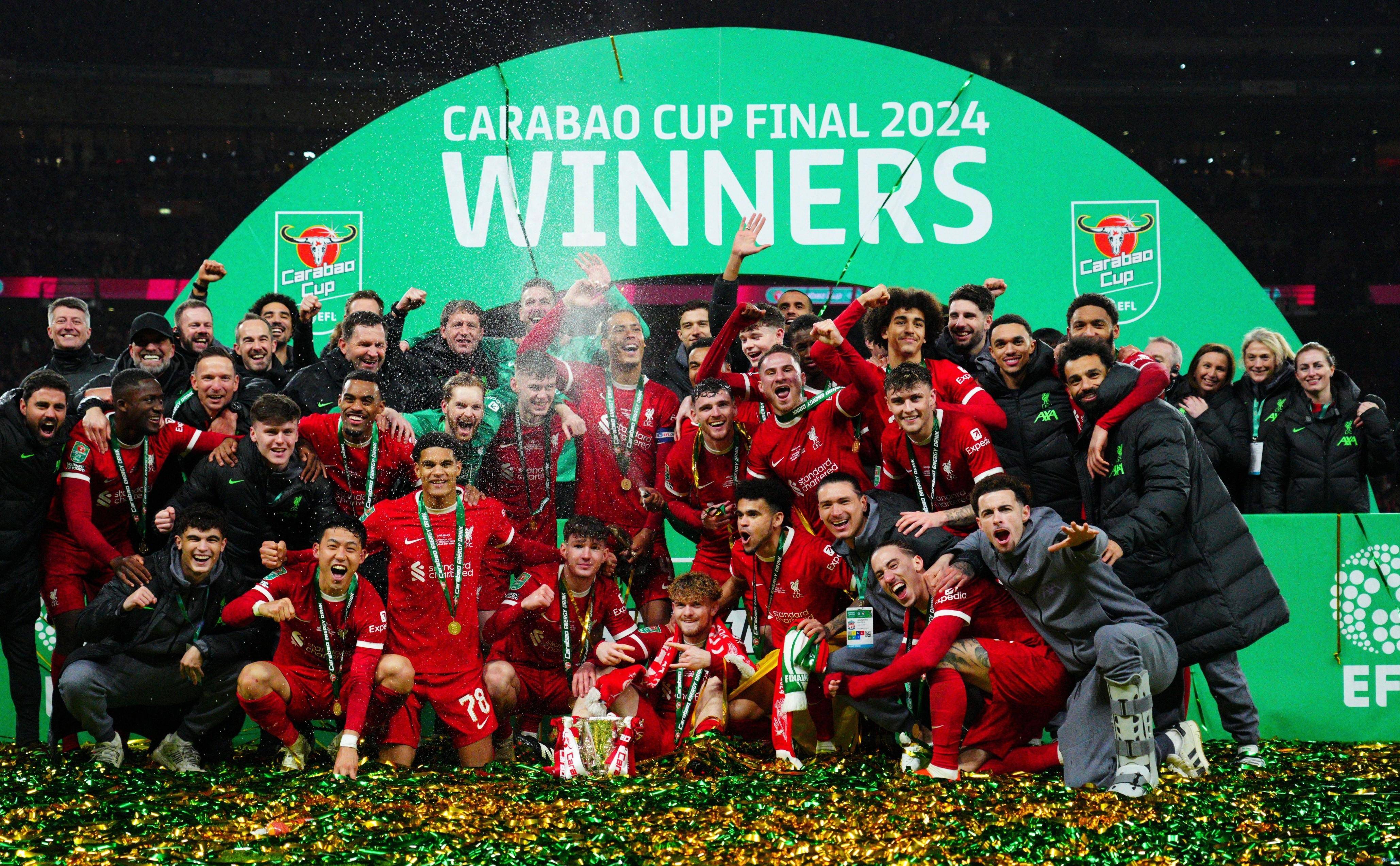 球队在激烈比赛中获得胜利,晋级总决赛 球队在激烈比赛中获得胜利,晋级总决赛