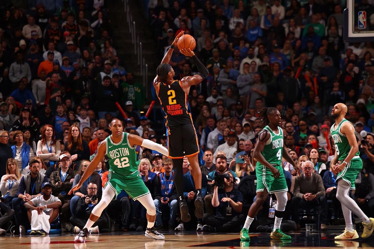 凯尔特人逆转获胜，继续保持不败