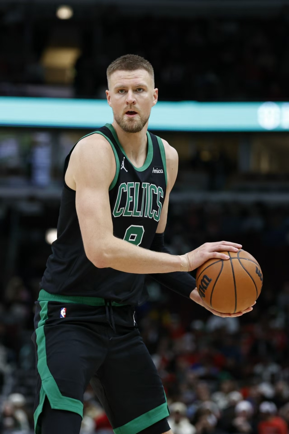 凯尔特人逆转获胜，继续保持不败