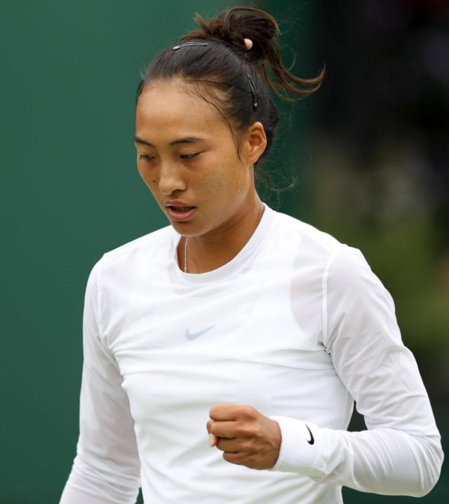 队伍实力对抗，争夺胜利的女一哥