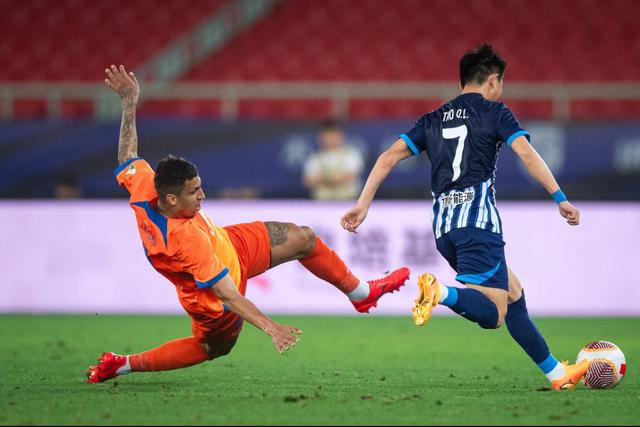 边锋神奇突破精彩表现，助力球队晋级