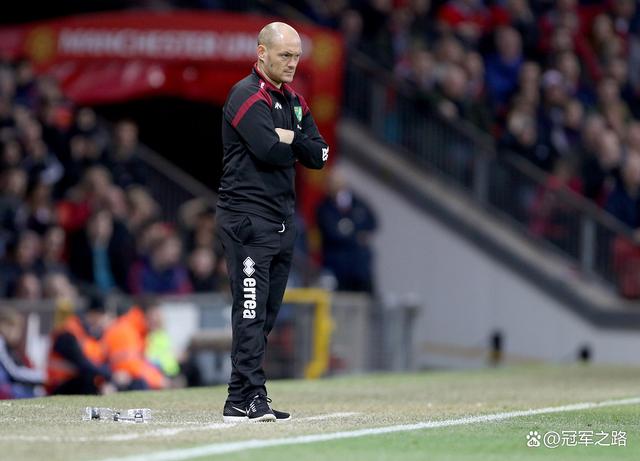 关于沙尔克连败中,主帅寻找突破点的信息 关于沙尔克连败中,主帅寻找突破点的信息