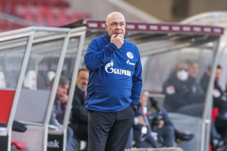 关于沙尔克连败中,主帅寻找突破点的信息 关于沙尔克连败中,主帅寻找突破点的信息