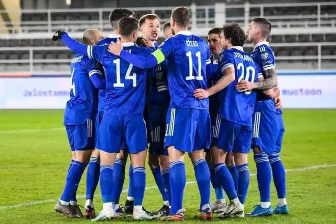 包含罗马尼亚足球联赛新规定公布，引发争议的词条