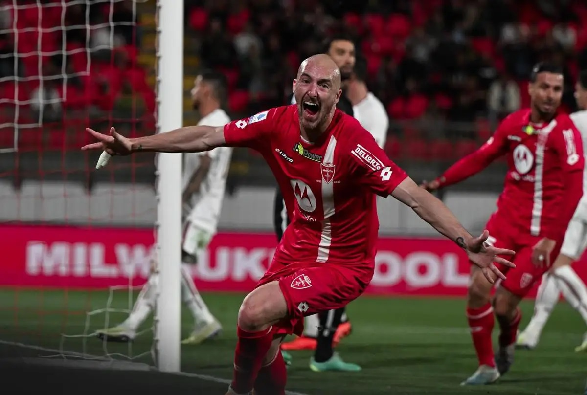 关于佛罗伦萨客场战胜对手,追平积分的信息 关于佛罗伦萨客场战胜对手,追平积分的信息