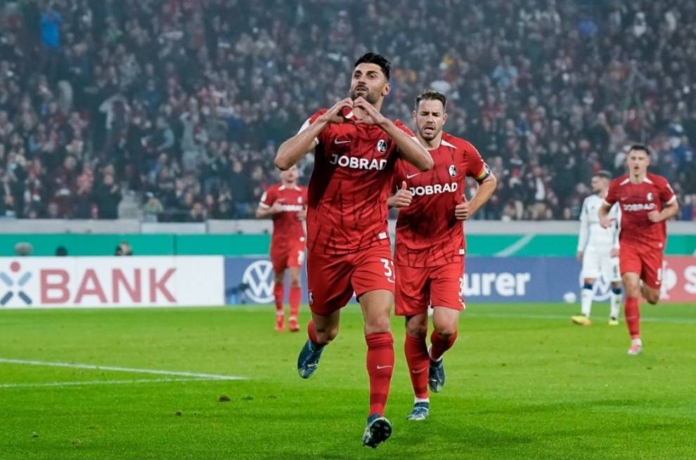 关于弗赖堡客场遭遇失利,保级形势岌岌可危的信息 关于弗赖堡客场遭遇失利,保级形势岌岌可危的信息