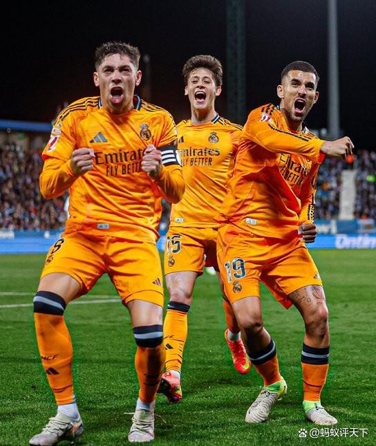 包含皇马球员集体发威,轻松击败对手晋级的词条 包含皇马球员集体发威,轻松击败对手晋级的词条