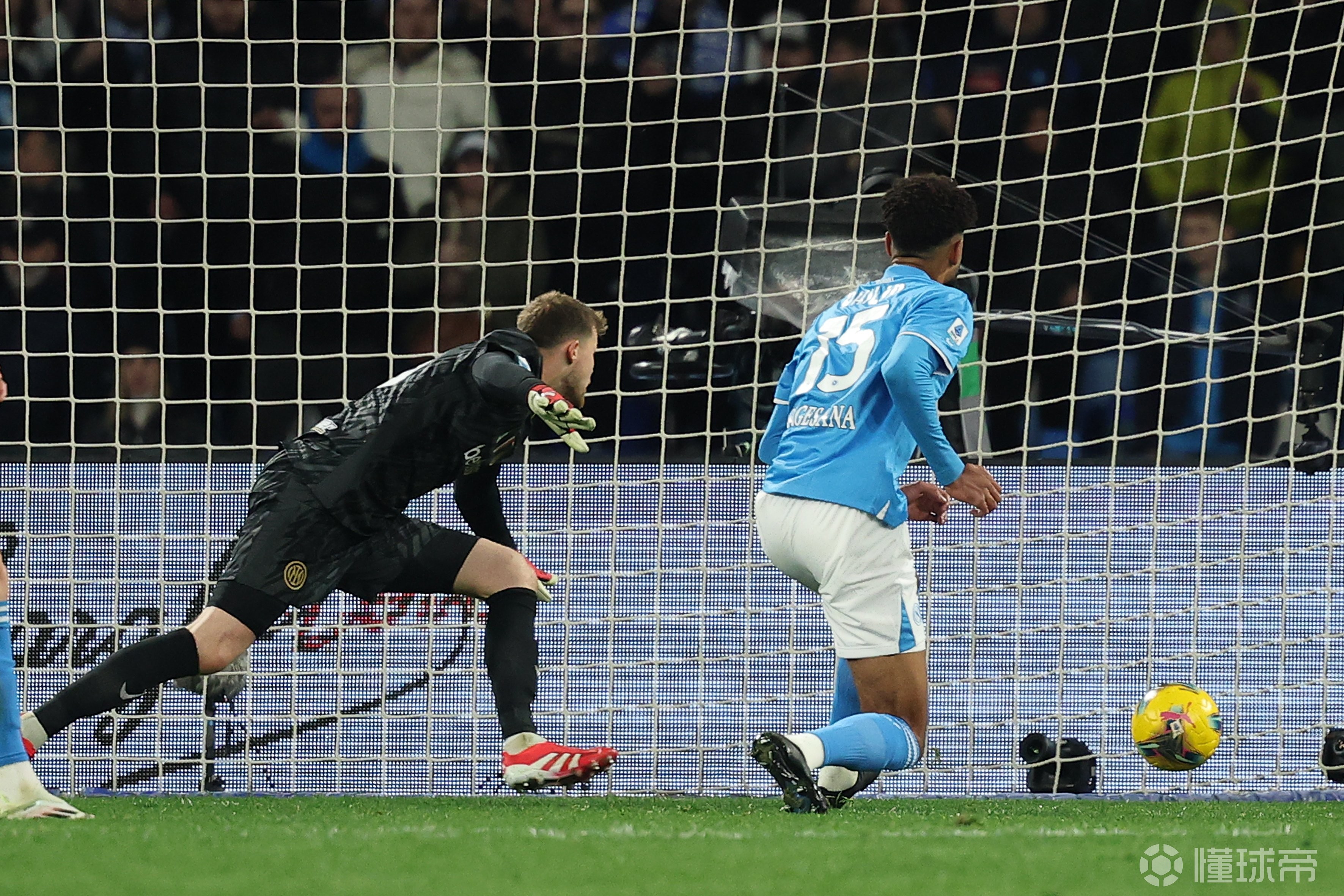 包含那不勒斯迎来连胜，逼近意甲前四的词条