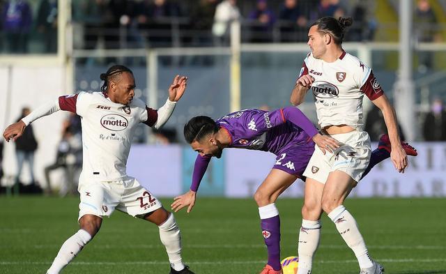 佛罗伦萨球员获赞表现出众，攻守俱佳的简单介绍