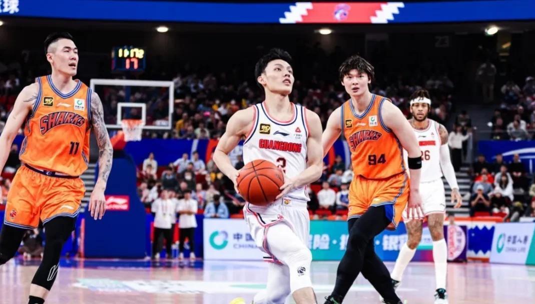 广东宏远一路高歌猛进,展现强劲斗志 广东宏远一路高歌猛进,展现强劲斗志