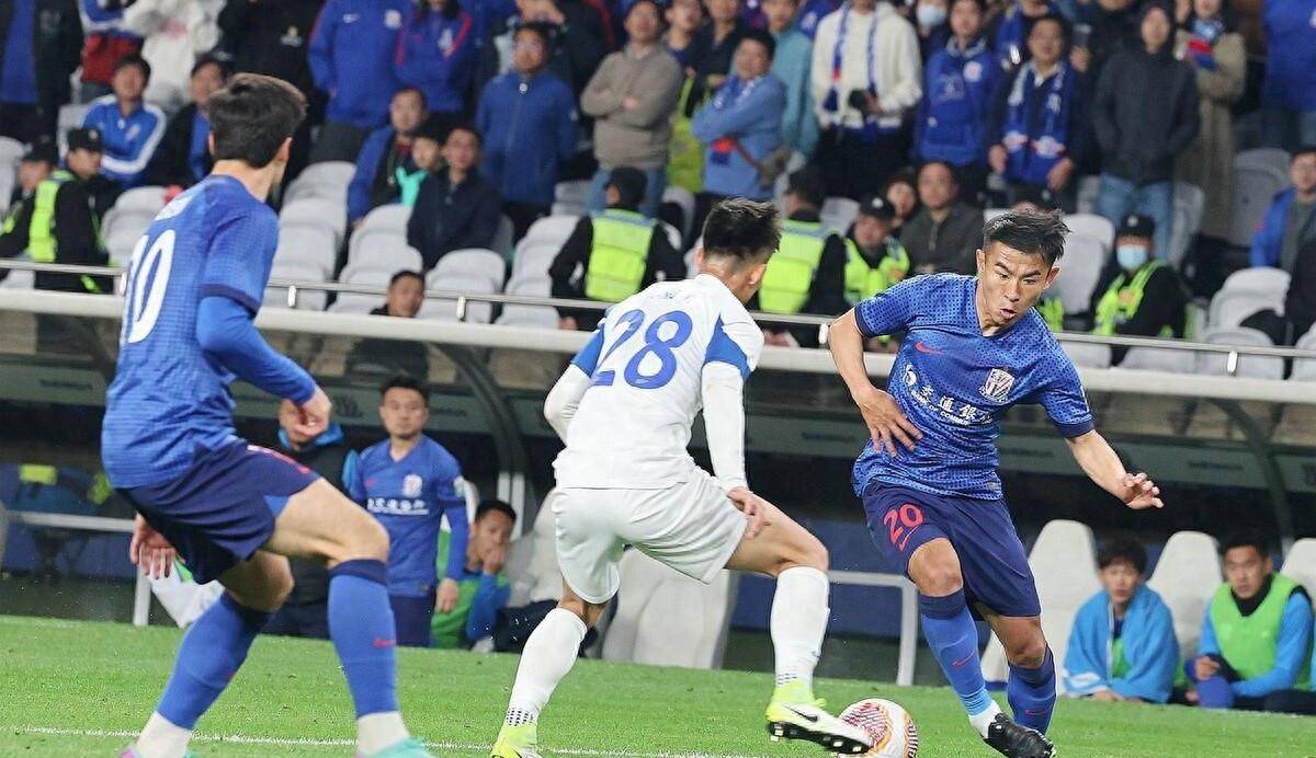 国安客场逆转权健，再次领跑中超积分榜的简单介绍