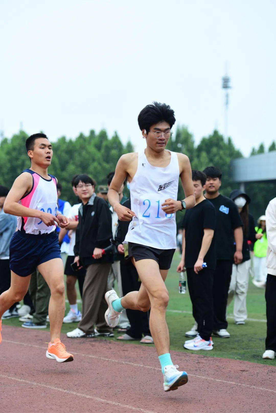 运动员们挥洒汗水,为荣誉而战 运动员们挥洒汗水,为荣誉而战