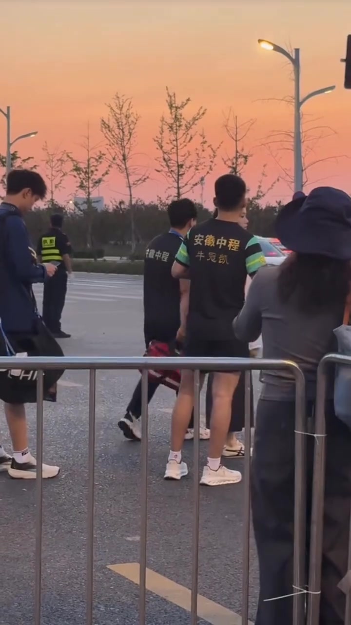 运动员们挥洒汗水,为荣誉而战 运动员们挥洒汗水,为荣誉而战