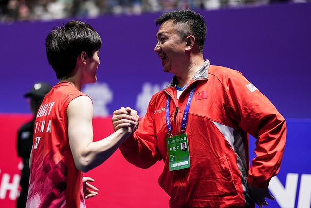 精彩对决落幕,人气球员表现抢眼 精彩对决落幕,人气球员表现抢眼