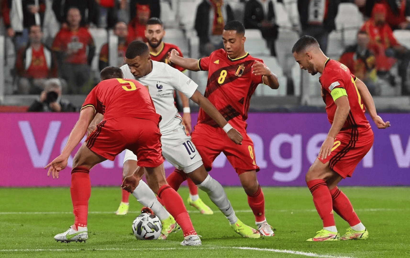 关于法国足球联赛新晋劲旅表现抢眼，冲击前列的信息