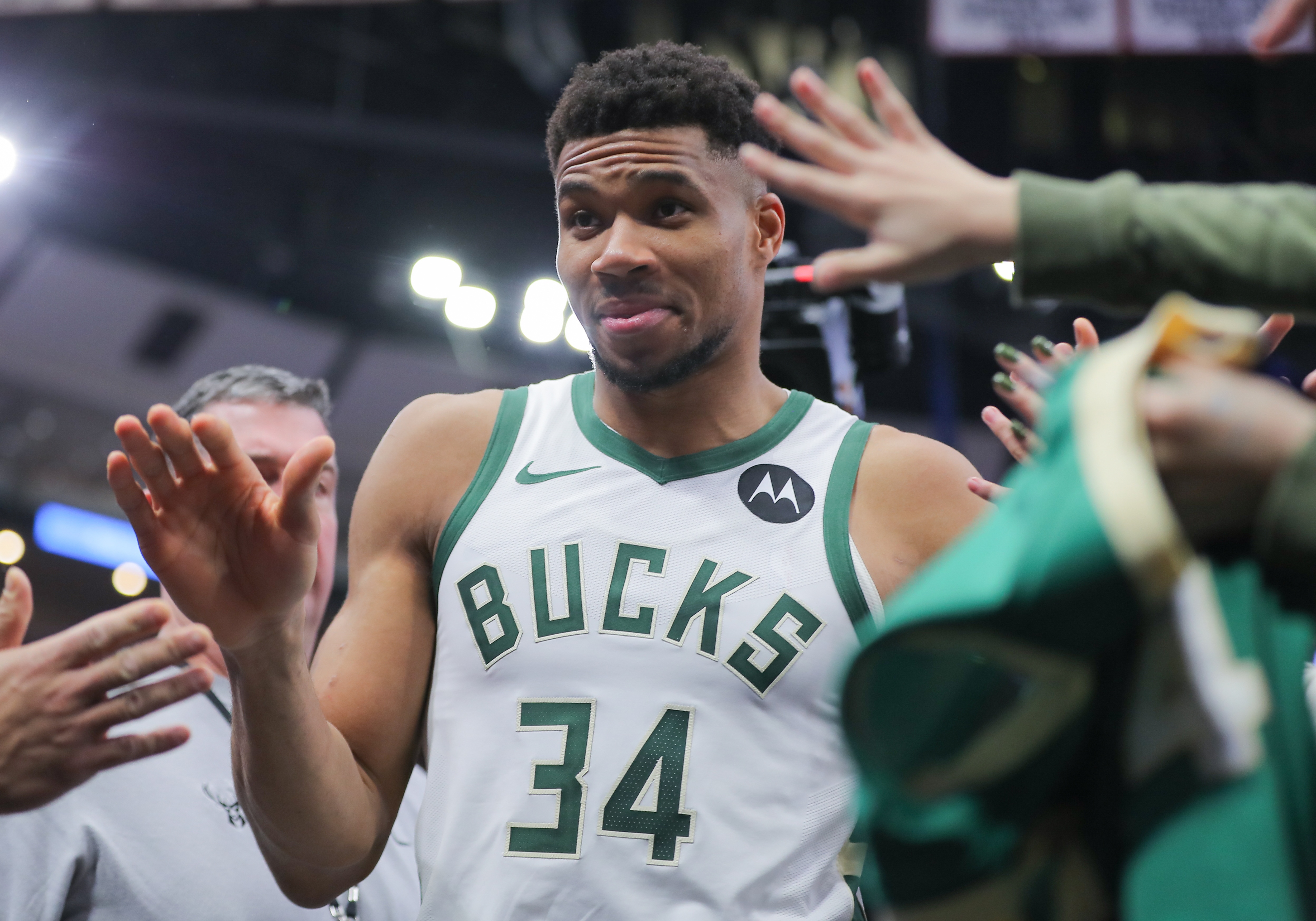 包含雄鹿队挑战自我,全力争取晋级的词条 包含雄鹿队挑战自我,全力争取晋级的词条