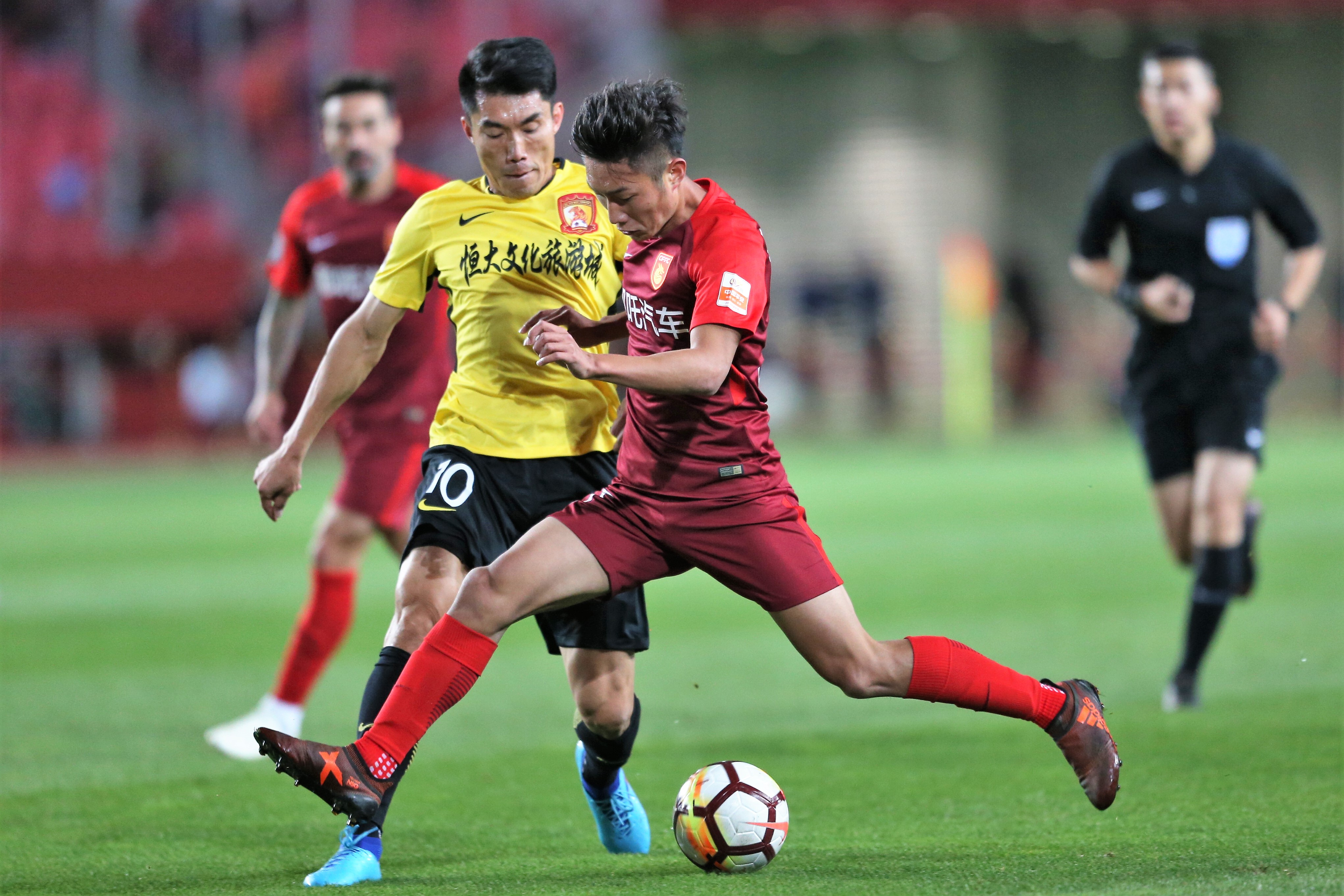 关于恒大迎来一场惊险的高尔夫对决的信息 关于恒大迎来一场惊险的高尔夫对决的信息