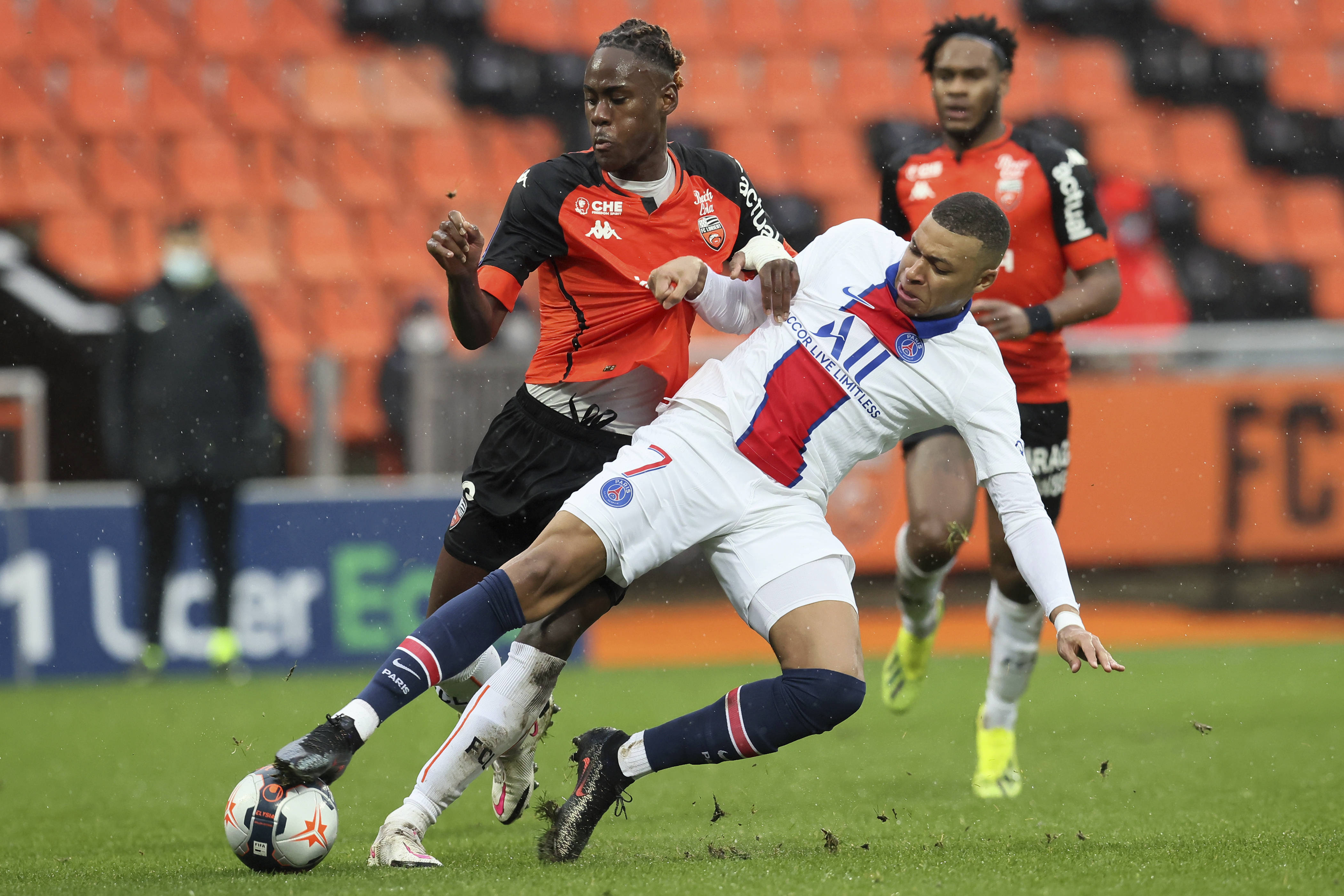 关于巴黎举行足球比赛,火箭表现悬殊的信息 关于巴黎举行足球比赛,火箭表现悬殊的信息