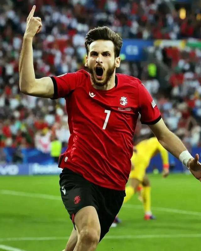 那不勒斯球队风格独特，备受球迷喜爱