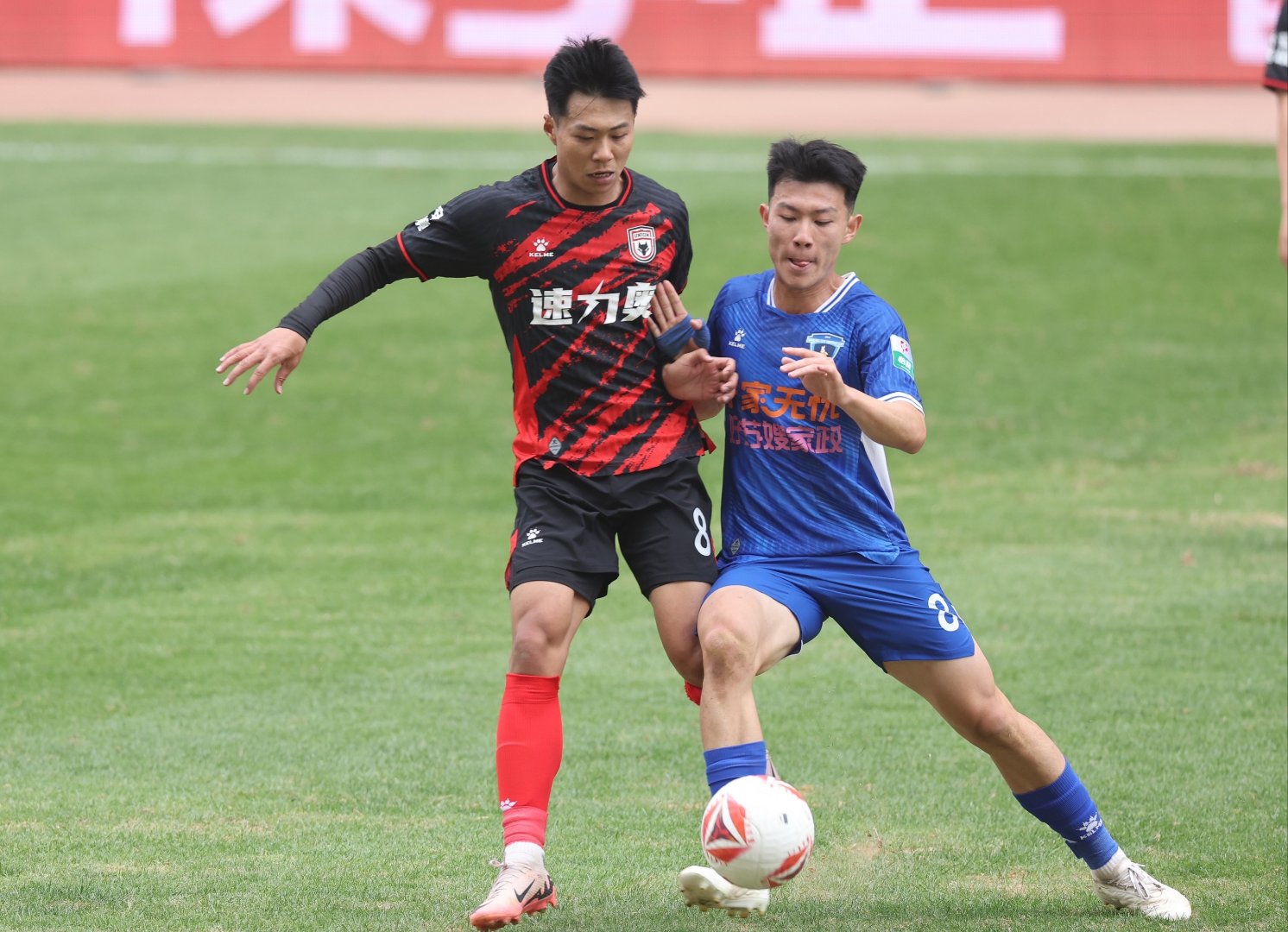 比赛中球员表现出色,得到教练认可 比赛中球员表现出色,得到教练认可