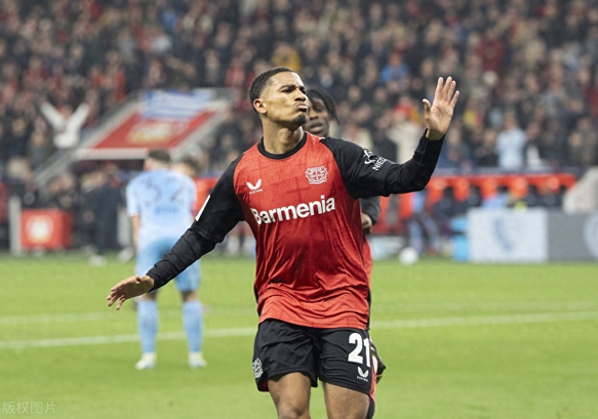 勒沃库森球员克服困难争取比赛胜利的简单介绍