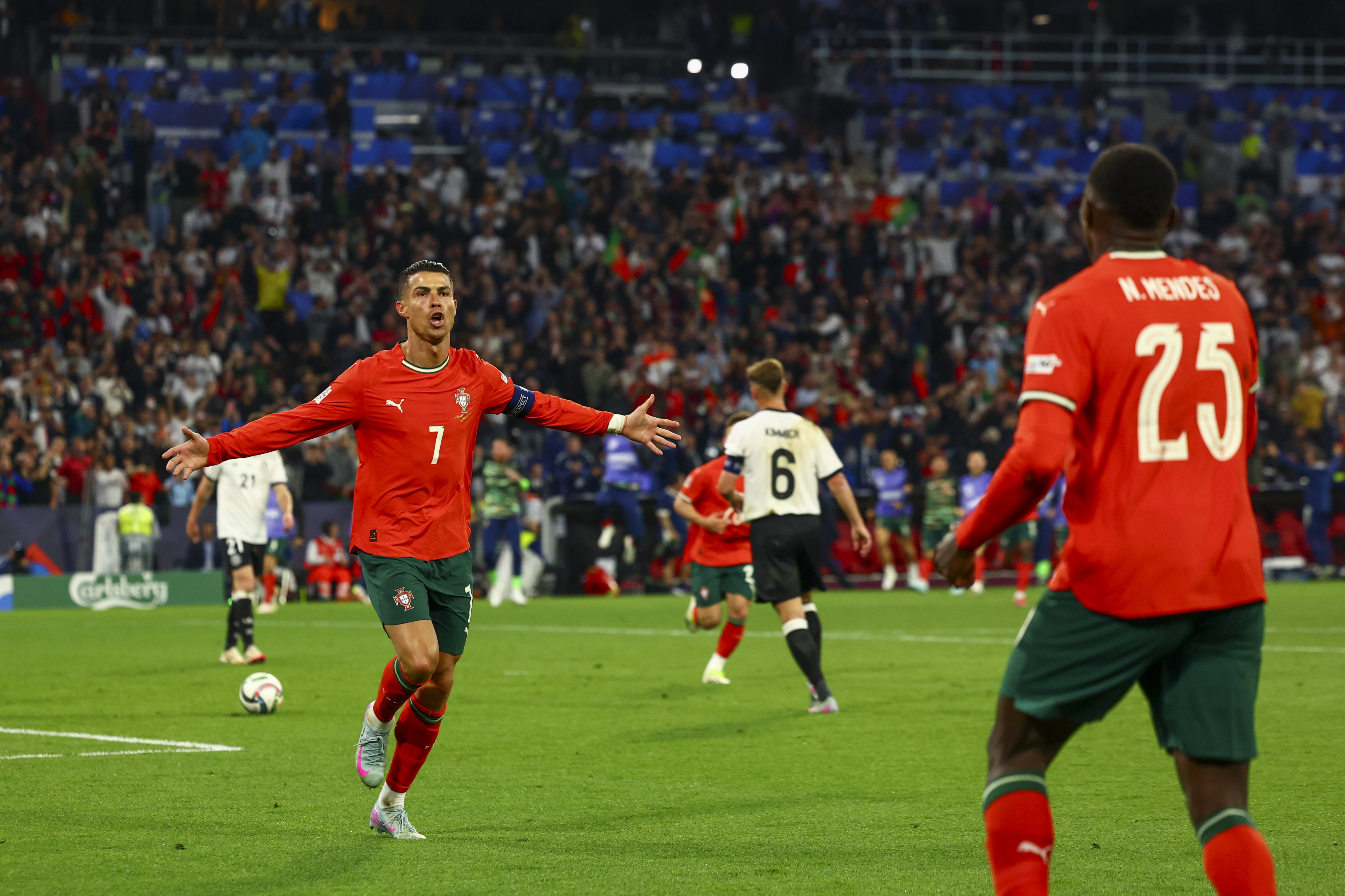 葡萄牙女足激战乌克兰，惜败对手