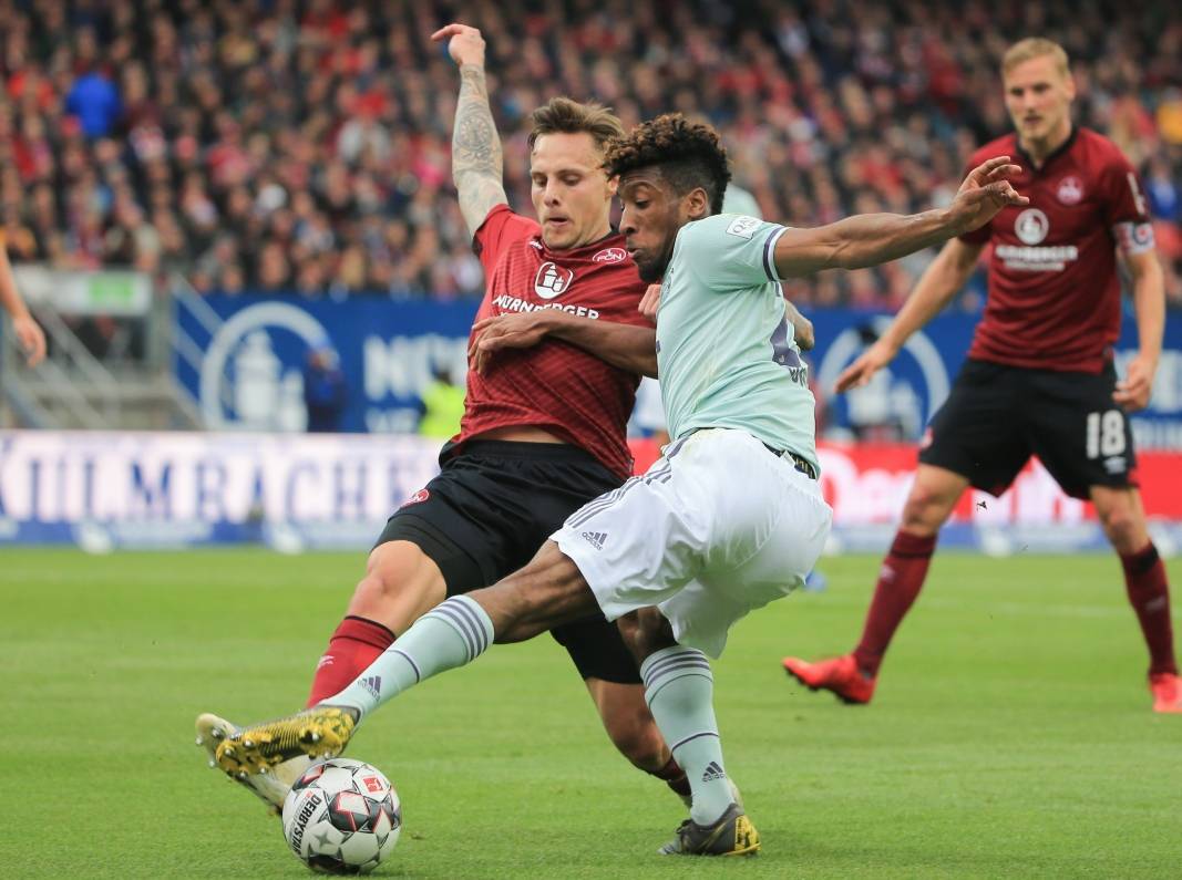 包含基尔主场大胜纽伦堡，取得关键三分积累士气的词条