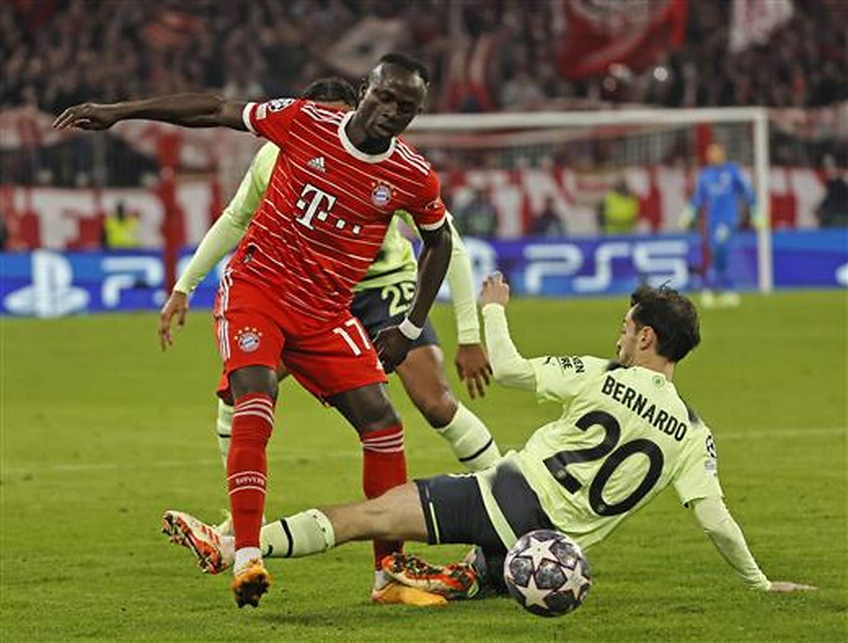 拜仁惨败先机,面临欧冠出局危机!的简单介绍 拜仁惨败先机,面临欧冠出局危机!的简单介绍