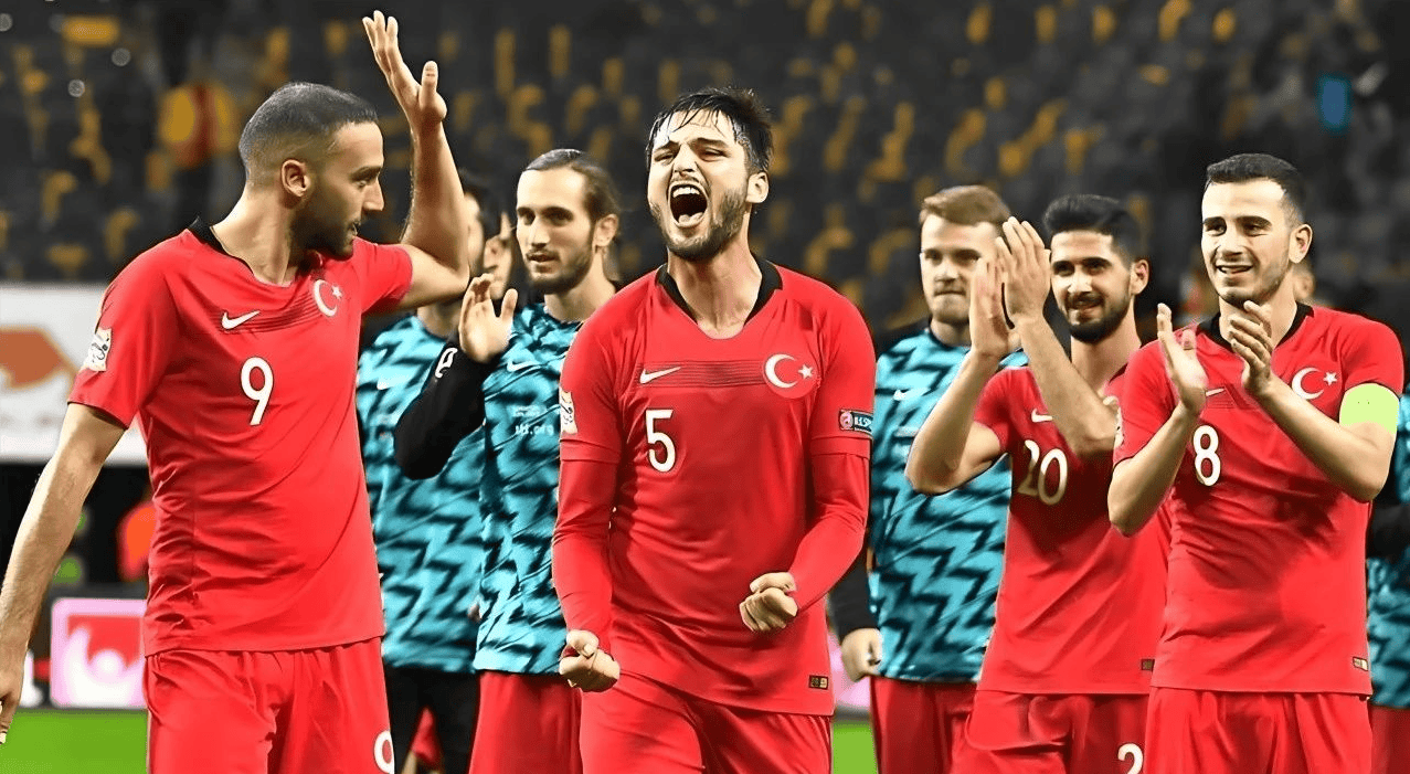 包含水晶宫主场失利热刺，遭遇赛季第三连败的词条