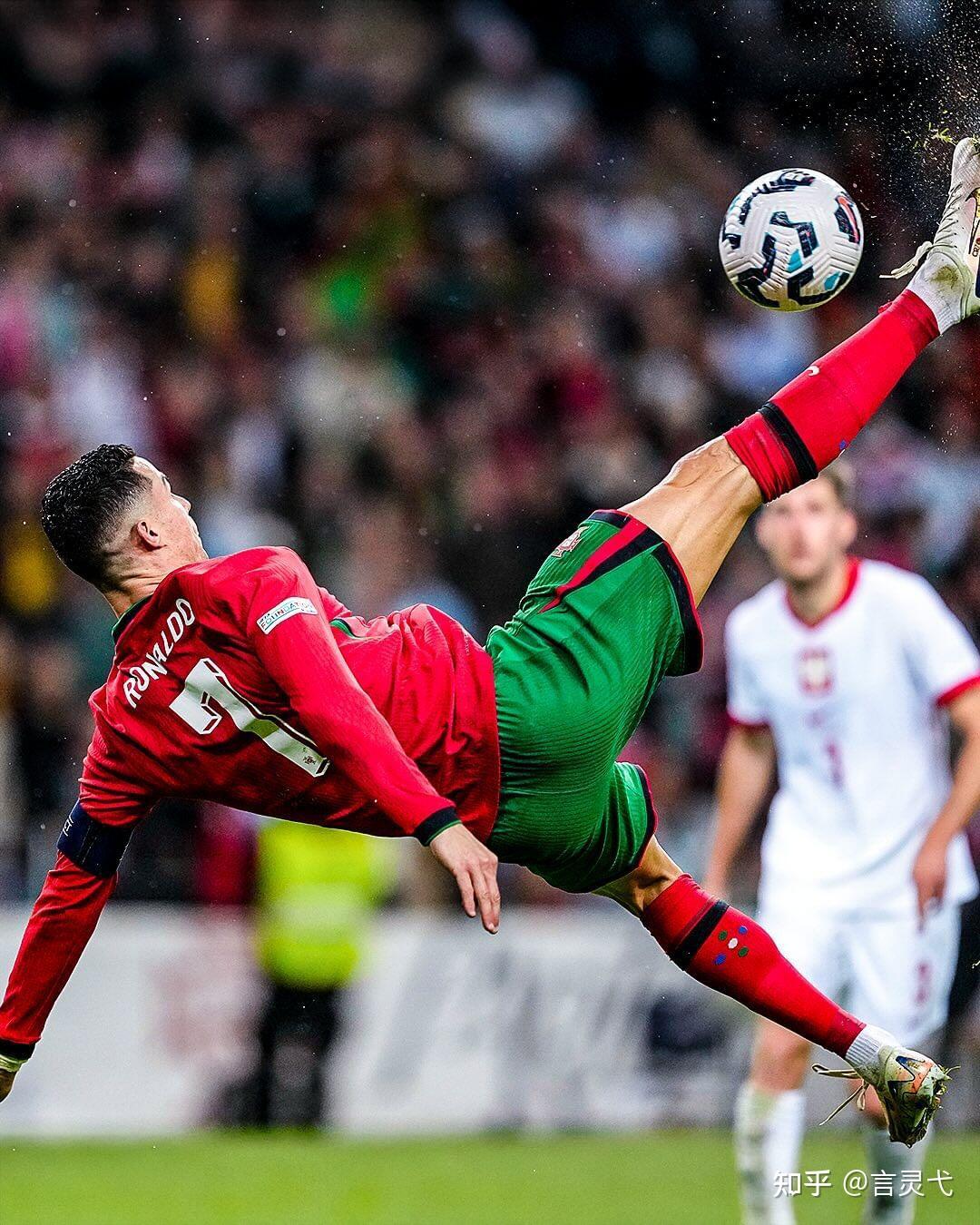 足球职业比赛势不可挡,球员展现超凡实力的简单介绍 足球职业比赛势不可挡,球员展现超凡实力的简单介绍