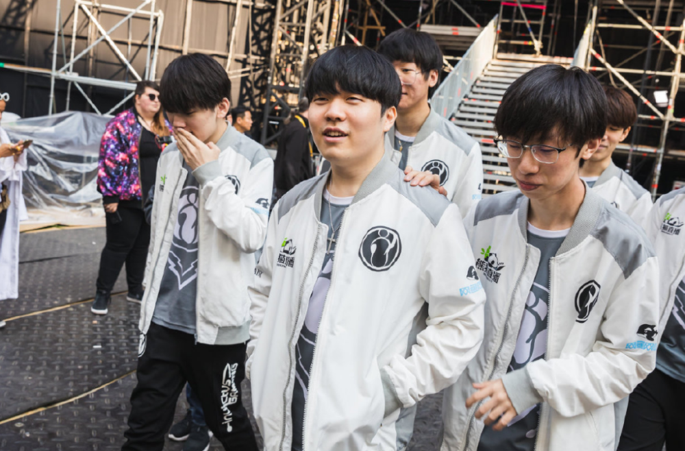 C9力克FPX,Deft开启传奇时刻小组赛3:0(柏林) C9力克FPX,Deft开启传奇时刻小组赛3:0(柏林)