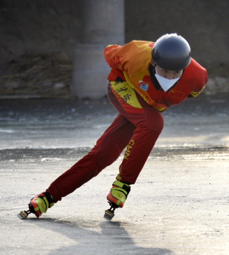 加拿大运动员闪耀登场，奋力拼搏