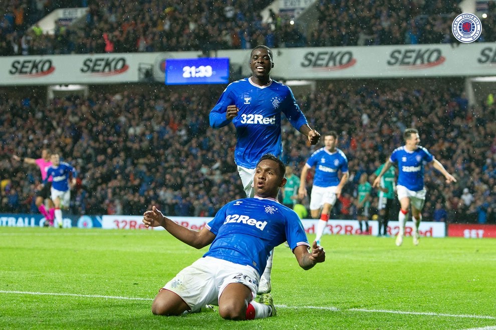 马德里夜晚传奇,疯狂球迷庆祝,派对欢乐的简单介绍 马德里夜晚传奇,疯狂球迷庆祝,派对欢乐的简单介绍