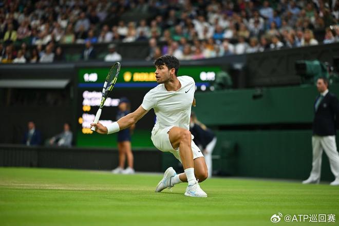 包含西班牙网球队轻取英国网球队，阿尔卡拉斯送出助攻的词条