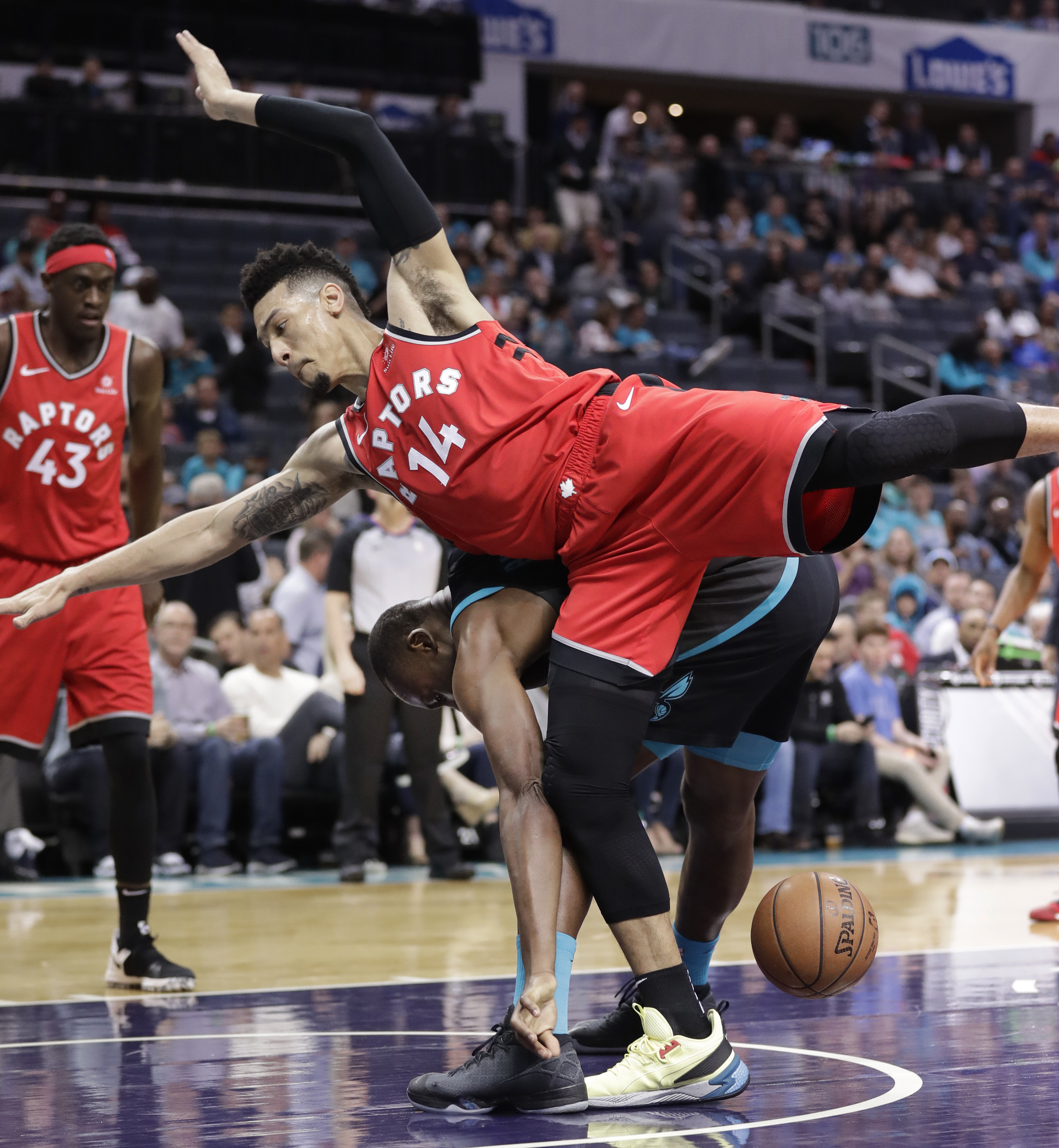 加拿大男篮强势尼克斯，丹尼·格林高光表现的简单介绍