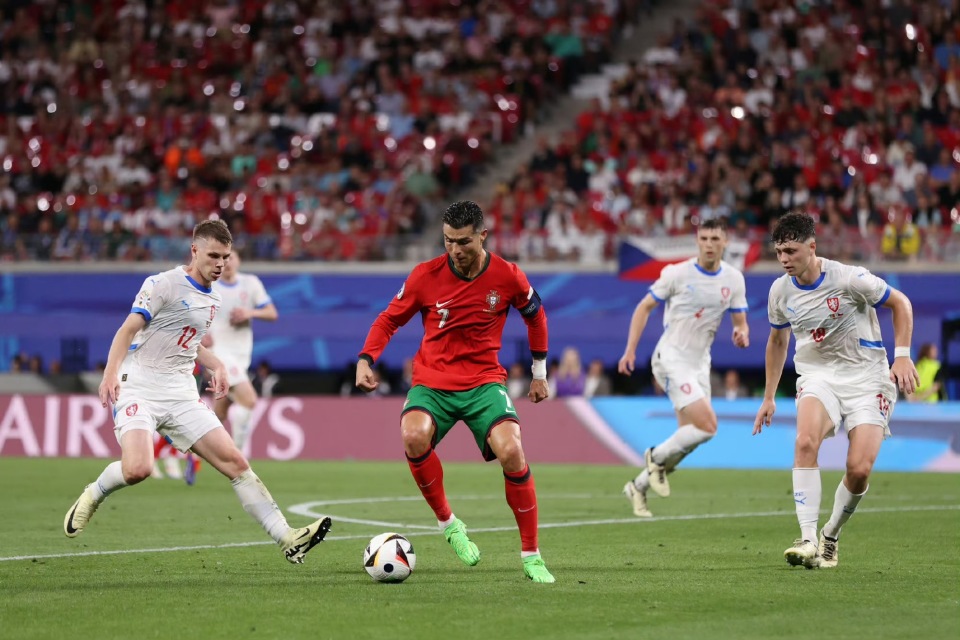 包含葡萄牙绝杀皇马，C罗点燃赛场的词条