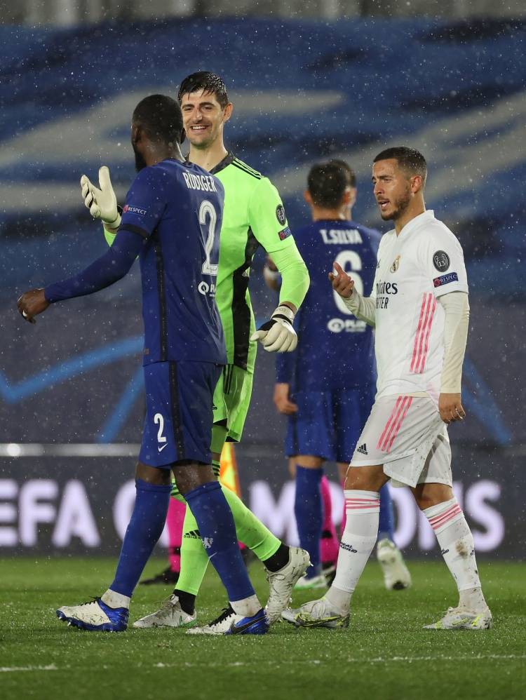 荷兰逆转塞维利亚,库尔图瓦刷新纪录 荷兰逆转塞维利亚,库尔图瓦刷新纪录